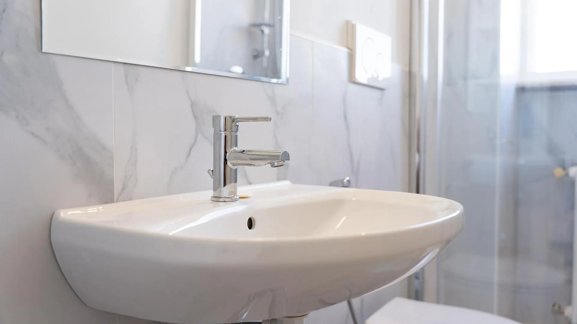 Retreat In The Heart Of Milan - Duomo Apartment Italy