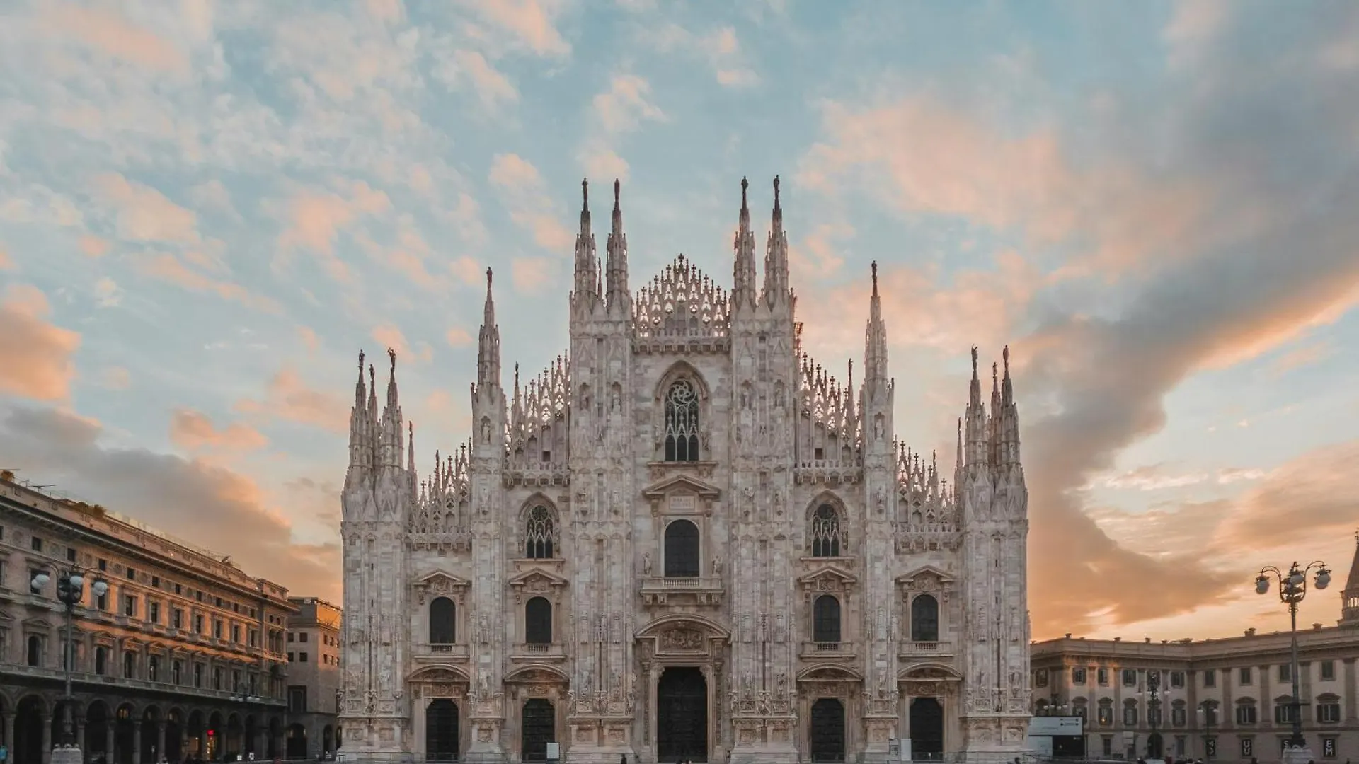 Retreat In The Heart Of Milan - Duomo Apartment Italy